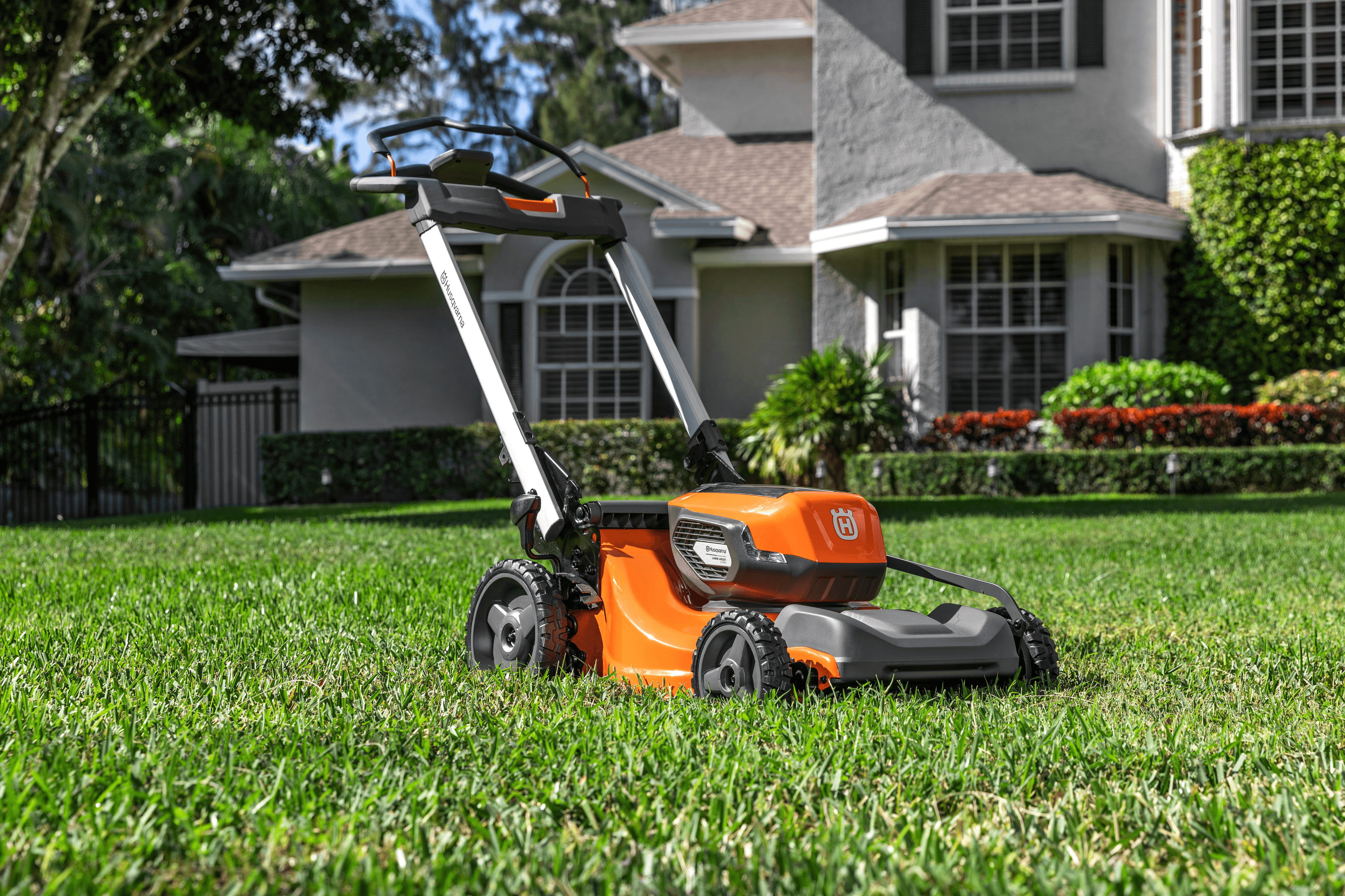 Lawn Xpert™ LE322R without battery and charger image 8
